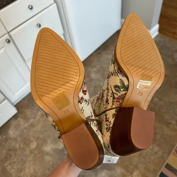 NWT Altar’d State Demi Floral Tapestry Boots - Picture 7 of 7